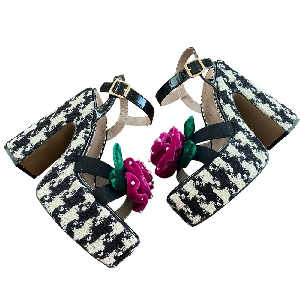 Betsey Johnson NEW Black & White Houndstooth Rosette Platform‎ Chunky Heels Sz 8